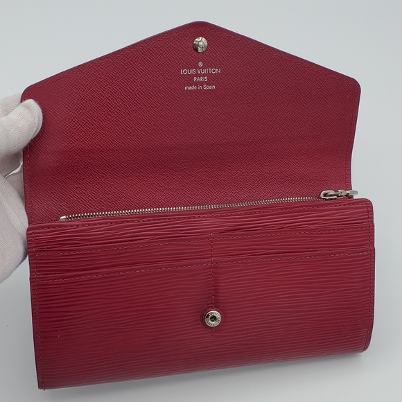 ๐ SOLD ๐ Louis Vuitton Fuchsia Epi Leather Sarah Wallet - Picture 13 of 16
